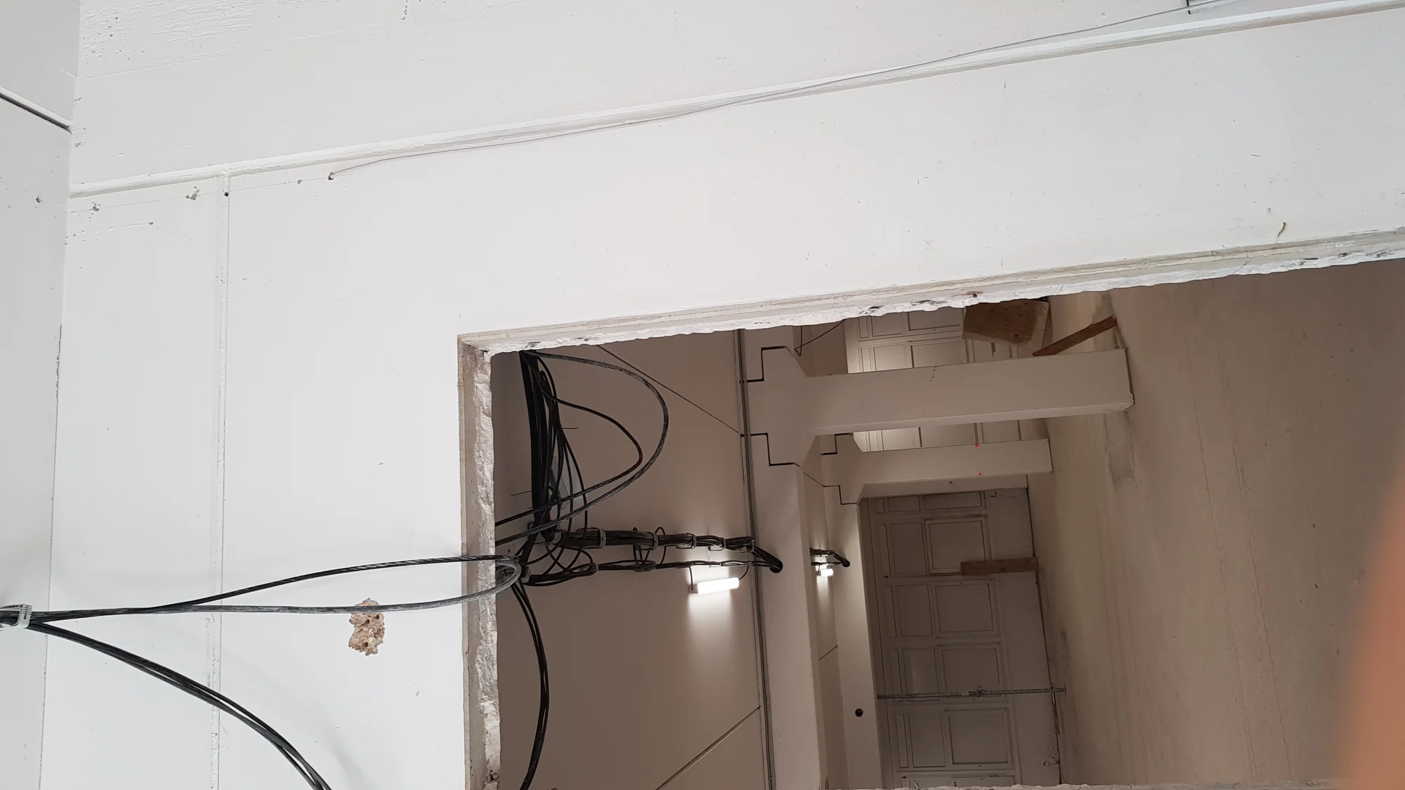 Wanddurchbruch in einem Industriebau